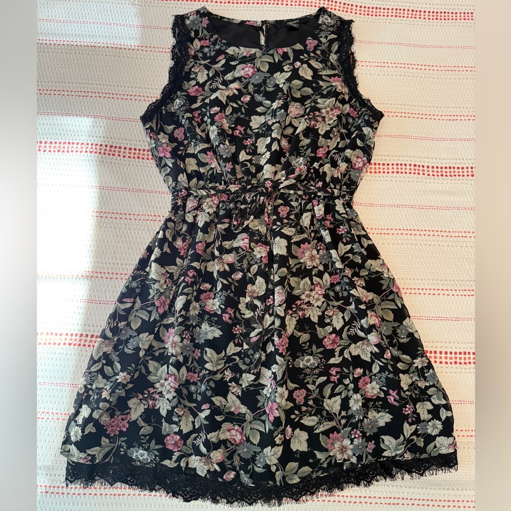 Forever 21 Floral Lace Trim Dress